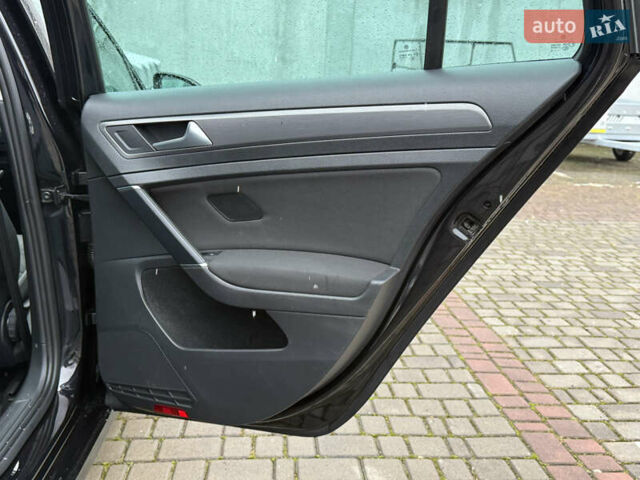Чорний Фольксваген Гольф, об'ємом двигуна 2 л та пробігом 221 тис. км за 17900 $, фото 65 на Automoto.ua
