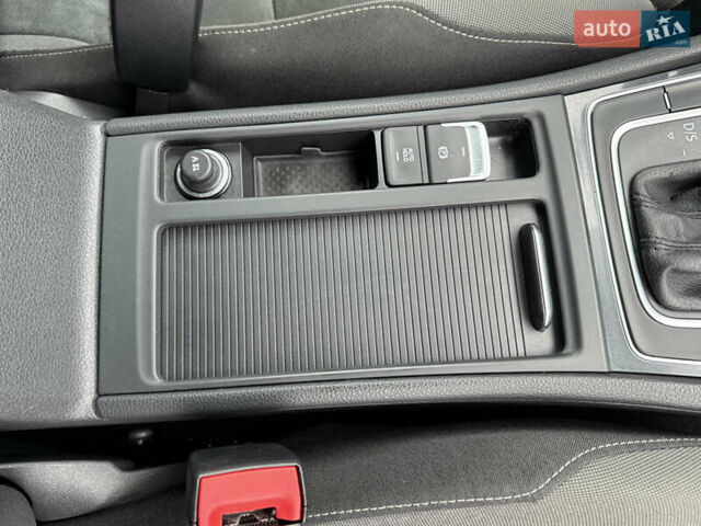 Чорний Фольксваген Гольф, об'ємом двигуна 2 л та пробігом 221 тис. км за 17900 $, фото 61 на Automoto.ua