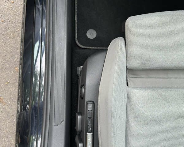 Черный Фольксваген Гольф, объемом двигателя 2 л и пробегом 248 тыс. км за 17200 $, фото 4 на Automoto.ua