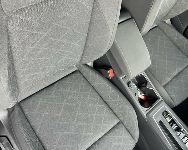 Чорний Фольксваген Гольф, об'ємом двигуна 2 л та пробігом 157 тис. км за 22029 $, фото 41 на Automoto.ua