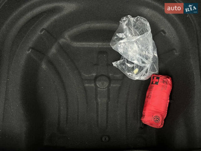 Черный Фольксваген Гольф, объемом двигателя 2 л и пробегом 157 тыс. км за 21806 $, фото 35 на Automoto.ua