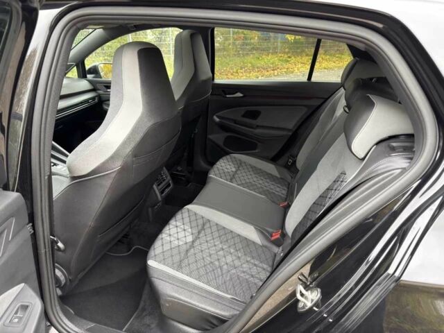 Черный Фольксваген Гольф, объемом двигателя 1.5 л и пробегом 45 тыс. км за 19000 $, фото 5 на Automoto.ua