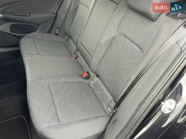 Чорний Фольксваген Гольф, об'ємом двигуна 2 л та пробігом 157 тис. км за 22029 $, фото 29 на Automoto.ua