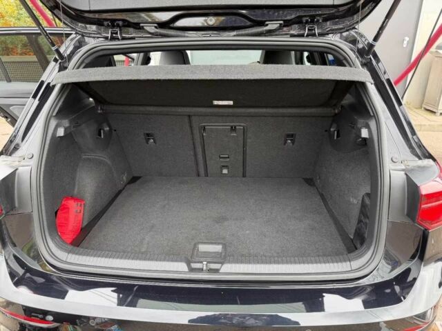 Черный Фольксваген Гольф, объемом двигателя 1.5 л и пробегом 45 тыс. км за 19000 $, фото 6 на Automoto.ua