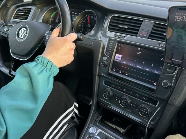 Черный Фольксваген Гольф, объемом двигателя 0 л и пробегом 140 тыс. км за 10000 $, фото 3 на Automoto.ua