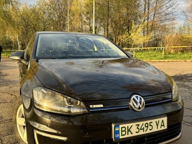 Черный Фольксваген Гольф, объемом двигателя 0 л и пробегом 140 тыс. км за 10000 $, фото 1 на Automoto.ua
