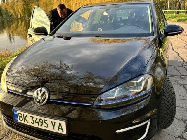 Черный Фольксваген Гольф, объемом двигателя 0 л и пробегом 140 тыс. км за 10000 $, фото 2 на Automoto.ua