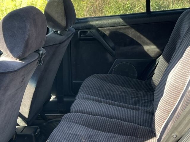 Фиолетовый Фольксваген Гольф, объемом двигателя 1.8 л и пробегом 273 тыс. км за 2200 $, фото 4 на Automoto.ua