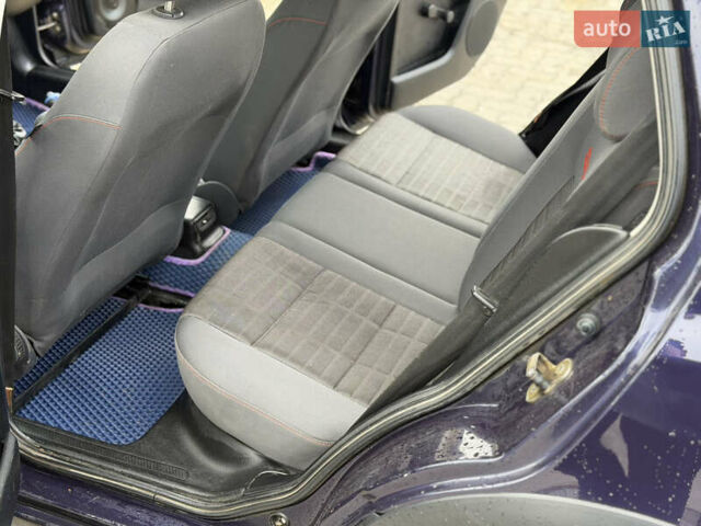 Фіолетовий Фольксваген Гольф, об'ємом двигуна 1.39 л та пробігом 333 тис. км за 2300 $, фото 26 на Automoto.ua