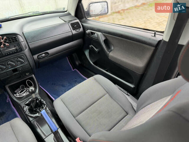 Фіолетовий Фольксваген Гольф, об'ємом двигуна 1.39 л та пробігом 333 тис. км за 2300 $, фото 25 на Automoto.ua