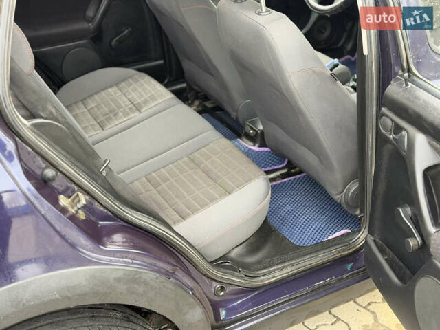 Фіолетовий Фольксваген Гольф, об'ємом двигуна 1.39 л та пробігом 333 тис. км за 2300 $, фото 29 на Automoto.ua