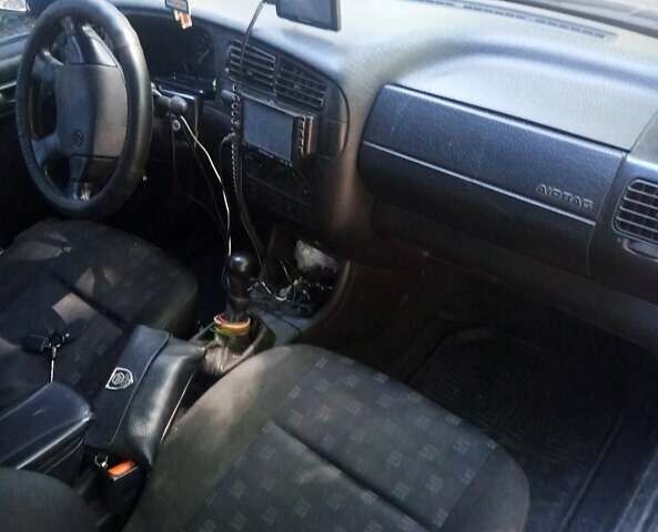 Фіолетовий Фольксваген Гольф, об'ємом двигуна 1.8 л та пробігом 100 тис. км за 3000 $, фото 1 на Automoto.ua