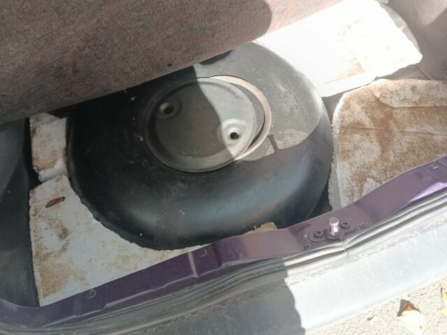 Фиолетовый Фольксваген Гольф, объемом двигателя 2 л и пробегом 216 тыс. км за 1550 $, фото 7 на Automoto.ua