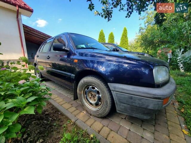 Фиолетовый Фольксваген Гольф, объемом двигателя 1.4 л и пробегом 300 тыс. км за 1500 $, фото 1 на Automoto.ua