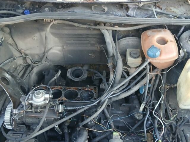 Фиолетовый Фольксваген Гольф, объемом двигателя 1.6 л и пробегом 333 тыс. км за 600 $, фото 3 на Automoto.ua