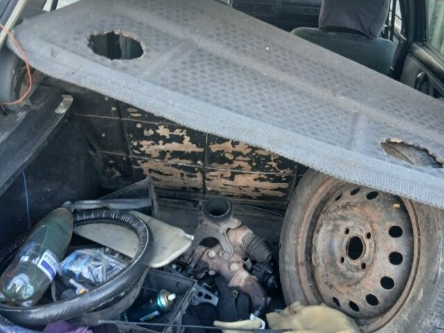 Фиолетовый Фольксваген Гольф, объемом двигателя 1.6 л и пробегом 333 тыс. км за 600 $, фото 4 на Automoto.ua