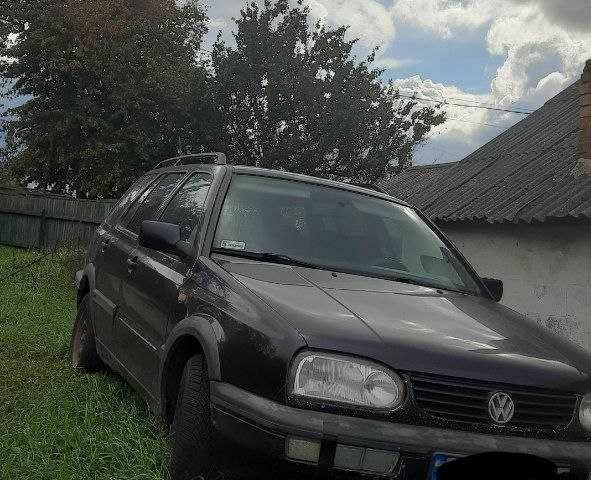 Фиолетовый Фольксваген Гольф, объемом двигателя 1.9 л и пробегом 200 тыс. км за 1700 $, фото 1 на Automoto.ua