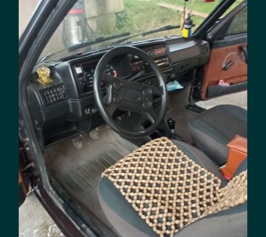 Коричневый Фольксваген Гольф, объемом двигателя 1.8 л и пробегом 400 тыс. км за 350 $, фото 1 на Automoto.ua