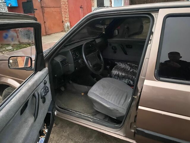 Коричневый Фольксваген Гольф, объемом двигателя 1.6 л и пробегом 3 тыс. км за 900 $, фото 1 на Automoto.ua