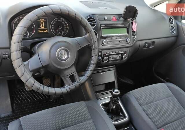 Коричневый Фольксваген Гольф, объемом двигателя 1.6 л и пробегом 228 тыс. км за 8100 $, фото 2 на Automoto.ua