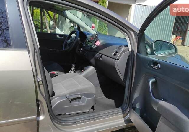 Коричневый Фольксваген Гольф, объемом двигателя 1.6 л и пробегом 228 тыс. км за 8100 $, фото 5 на Automoto.ua