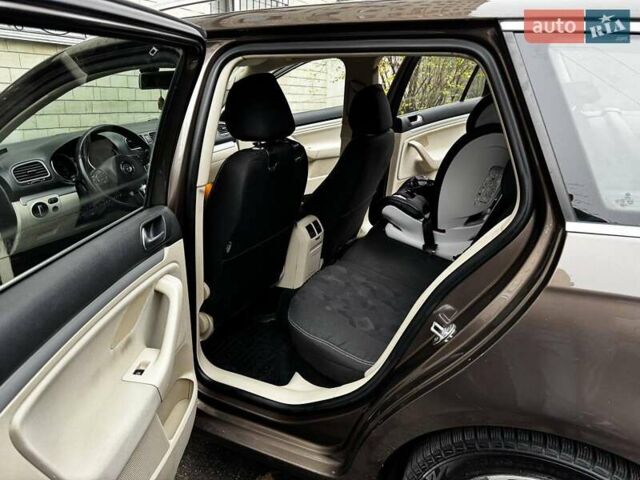 Коричневый Фольксваген Гольф, объемом двигателя 1.6 л и пробегом 244 тыс. км за 8699 $, фото 8 на Automoto.ua