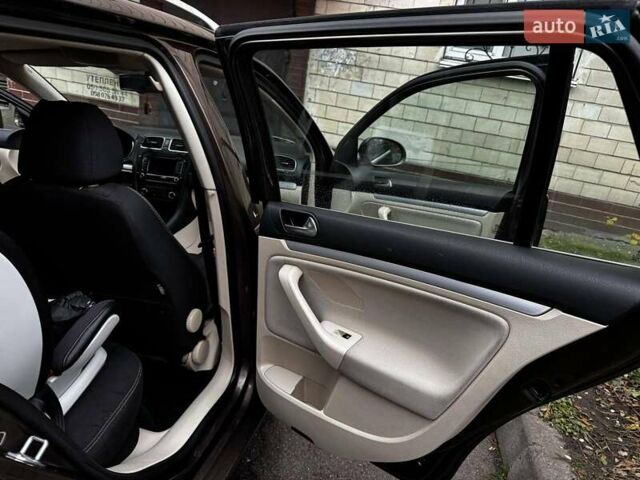 Коричневый Фольксваген Гольф, объемом двигателя 1.6 л и пробегом 244 тыс. км за 8699 $, фото 9 на Automoto.ua