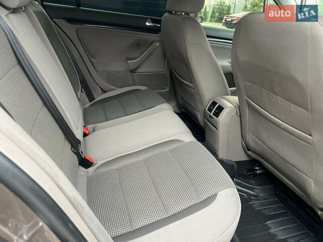 Фольксваген Гольф 2010 в Виннице на Automoto.ua Коричневый Фольксваген Гольф, объемом двигателя 1.39 л и пробегом 285 тыс. км за 5600 $, фото 26 на Automoto.ua