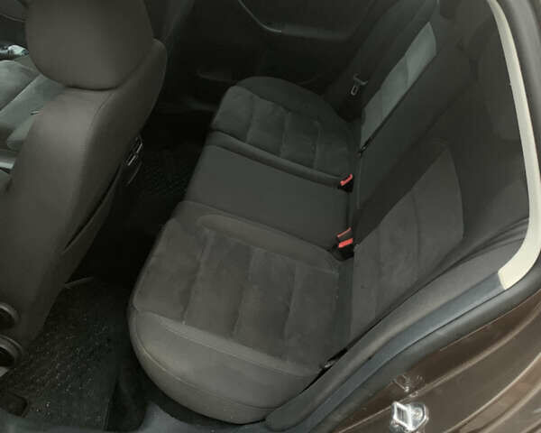 Коричневый Фольксваген Гольф, объемом двигателя 1.6 л и пробегом 235 тыс. км за 10000 $, фото 9 на Automoto.ua