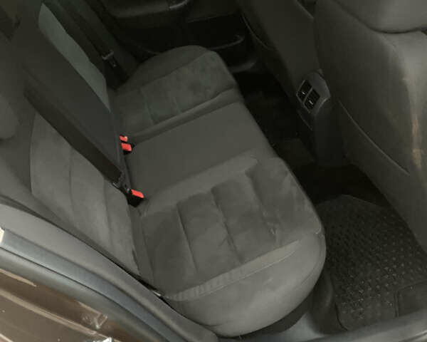 Коричневый Фольксваген Гольф, объемом двигателя 1.6 л и пробегом 235 тыс. км за 10000 $, фото 5 на Automoto.ua