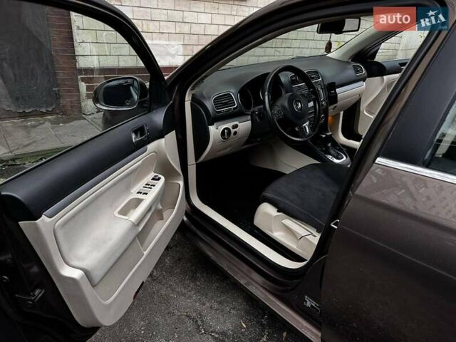 Коричневый Фольксваген Гольф, объемом двигателя 1.6 л и пробегом 244 тыс. км за 8699 $, фото 10 на Automoto.ua