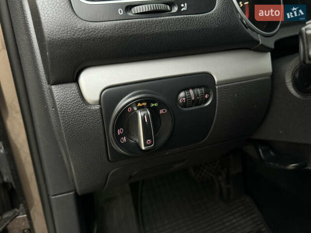 Коричневий Фольксваген Гольф, об'ємом двигуна 1.6 л та пробігом 359 тис. км за 6900 $, фото 26 на Automoto.ua