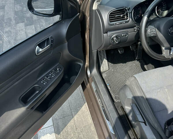 Коричневый Фольксваген Гольф, объемом двигателя 1.2 л и пробегом 270 тыс. км за 8800 $, фото 21 на Automoto.ua