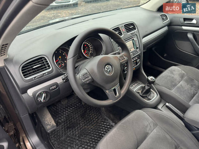 Коричневый Фольксваген Гольф, объемом двигателя 1.4 л и пробегом 205 тыс. км за 7400 $, фото 19 на Automoto.ua