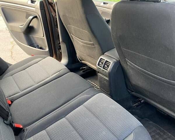 Коричневый Фольксваген Гольф, объемом двигателя 1.2 л и пробегом 205 тыс. км за 8200 $, фото 13 на Automoto.ua