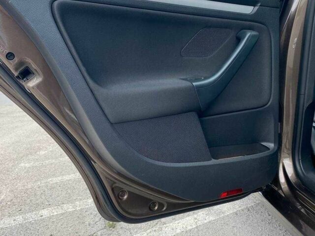 Коричневый Фольксваген Гольф, объемом двигателя 1.6 л и пробегом 350 тыс. км за 8300 $, фото 23 на Automoto.ua