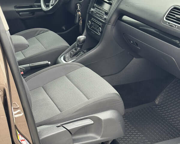 Коричневий Фольксваген Гольф, об'ємом двигуна 1.39 л та пробігом 183 тис. км за 9500 $, фото 4 на Automoto.ua