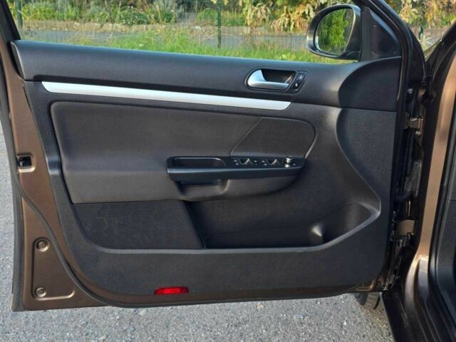 Фольксваген Гольф 2012 в Хмельницком на Automoto.ua Коричневый Фольксваген Гольф, объемом двигателя 1.4 л и пробегом 241 тыс. км за 6799 $, фото 5 на Automoto.ua