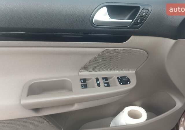 Коричневый Фольксваген Гольф, объемом двигателя 1.6 л и пробегом 258 тыс. км за 8100 $, фото 10 на Automoto.ua