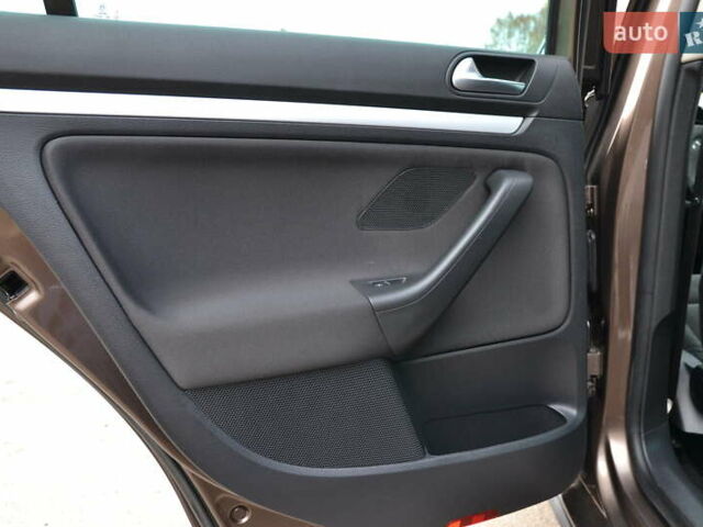 Коричневый Фольксваген Гольф, объемом двигателя 1.2 л и пробегом 181 тыс. км за 7999 $, фото 17 на Automoto.ua