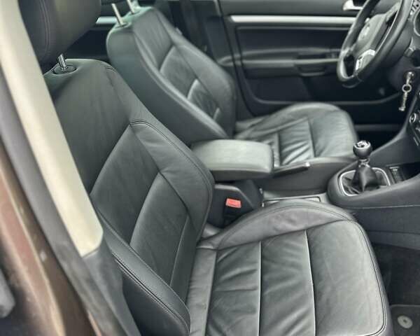 Коричневый Фольксваген Гольф, объемом двигателя 0 л и пробегом 207 тыс. км за 7800 $, фото 16 на Automoto.ua