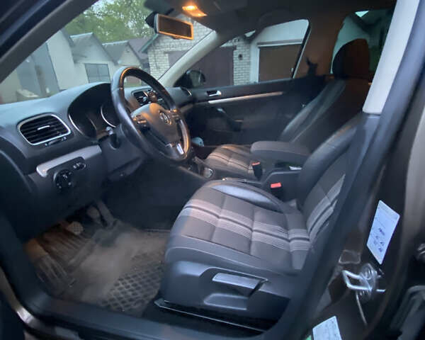 Коричневый Фольксваген Гольф, объемом двигателя 1.6 л и пробегом 313 тыс. км за 7600 $, фото 25 на Automoto.ua