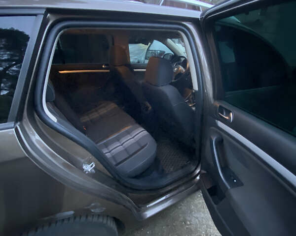 Коричневый Фольксваген Гольф, объемом двигателя 1.6 л и пробегом 313 тыс. км за 7600 $, фото 16 на Automoto.ua