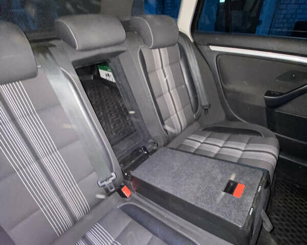 Коричневый Фольксваген Гольф, объемом двигателя 1.6 л и пробегом 313 тыс. км за 7600 $, фото 18 на Automoto.ua