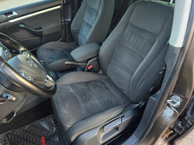 Фольксваген Гольф 2012 в Хмельницком на Automoto.ua Коричневый Фольксваген Гольф, объемом двигателя 1.4 л и пробегом 241 тыс. км за 6799 $, фото 7 на Automoto.ua