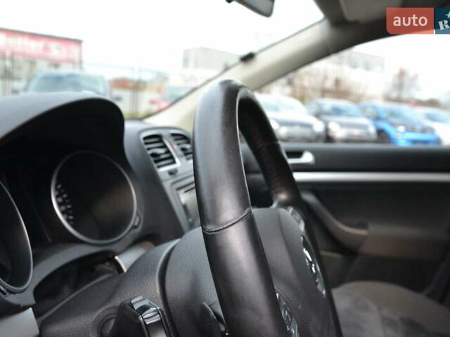 Коричневый Фольксваген Гольф, объемом двигателя 1.2 л и пробегом 181 тыс. км за 7999 $, фото 14 на Automoto.ua