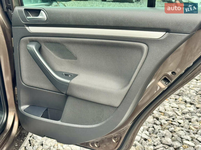 Коричневий Фольксваген Гольф, об'ємом двигуна 1.6 л та пробігом 229 тис. км за 9750 $, фото 20 на Automoto.ua