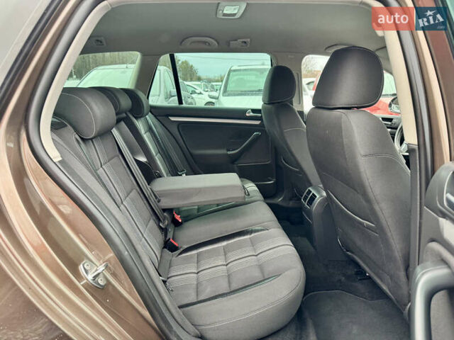 Коричневий Фольксваген Гольф, об'ємом двигуна 1.6 л та пробігом 229 тис. км за 9750 $, фото 14 на Automoto.ua