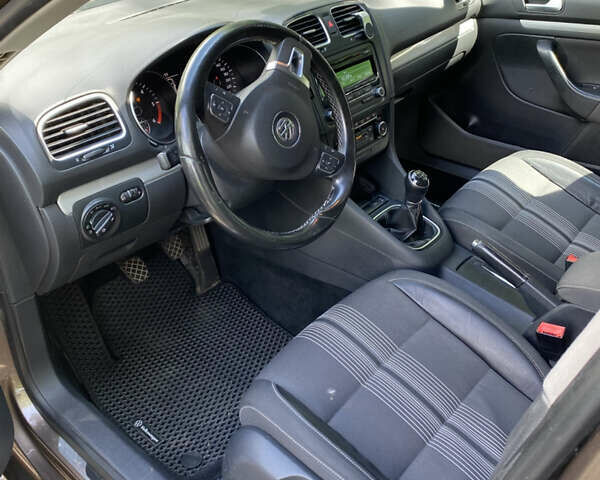 Коричневый Фольксваген Гольф, объемом двигателя 1.6 л и пробегом 200 тыс. км за 8555 $, фото 9 на Automoto.ua