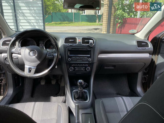 Коричневый Фольксваген Гольф, объемом двигателя 1.6 л и пробегом 200 тыс. км за 8555 $, фото 26 на Automoto.ua